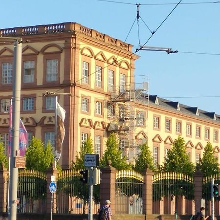 Denkmalschutz Stadthaus Zimmer 1 Im Mannheim Quadrat Dış mekan fotoğraf