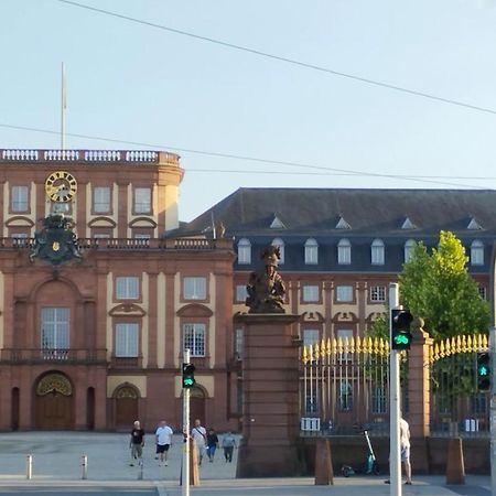 Denkmalschutz Stadthaus Zimmer 1 Im Mannheim Quadrat Dış mekan fotoğraf